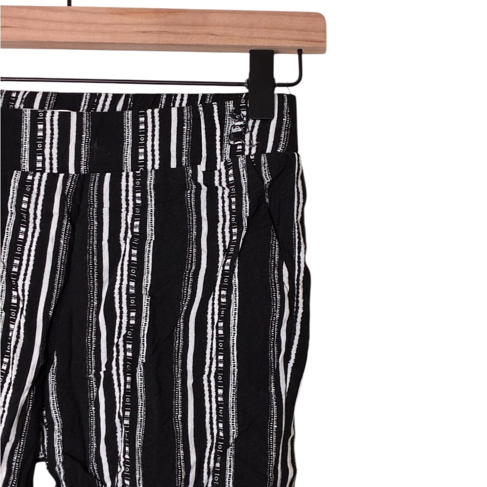 White Fawn | Black and white rayon lightweight loose fit pants - Picture 4 of 11